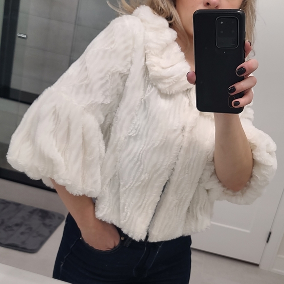 Vintage Jackets & Blazers - White faux fur cropped jacket